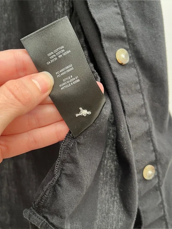 Aritzia Denim Forum the Jane shirt S black short sleeve button up timeless - Picture 6 of 13